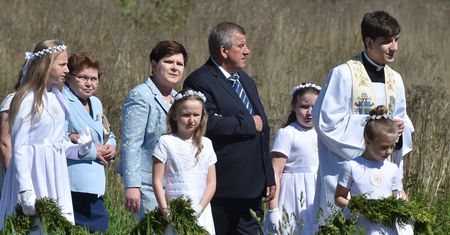 Ks. Tymoteusz Szydło odprawił mszę prymicyjną. Premier: napawa dumą całą rodzinę
