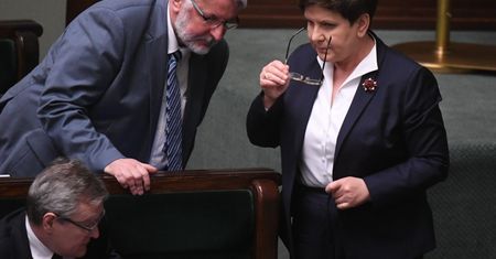 Cydr, nalewki i wina po 30 zł. Takie alkohole kupuje rząd Beaty Szydło