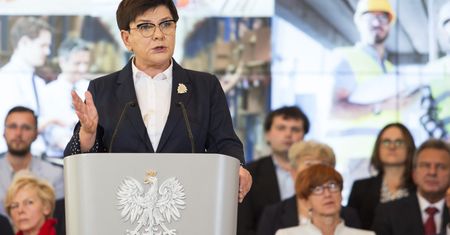 Metamorfoza Beaty Szydło. Nowy kolor włosów, nowe okulary i taki efekt!