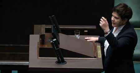 Szydło zareagowała na spadki w sondażach. Stanowcze słowa