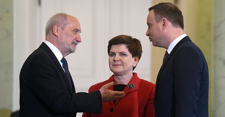 Zakulisowe działania MON. Duda i Szydło w niebezpieczeństwie?