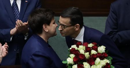 A jednak. Polacy wolą Morawieckiego od Szydło