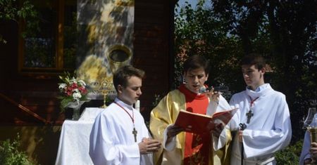 Syn Beaty Szydło w procesji Bożego Ciała. Mamy zdjęcia