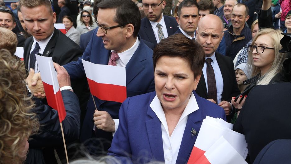 Politycy PiS jeżdżą po całym kraju i walczą o głosy