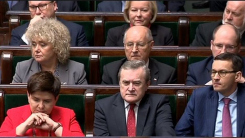 Kamery uchwyciły przysypiającą Beatę Szydło w trakcie prezydenckiego orędzia