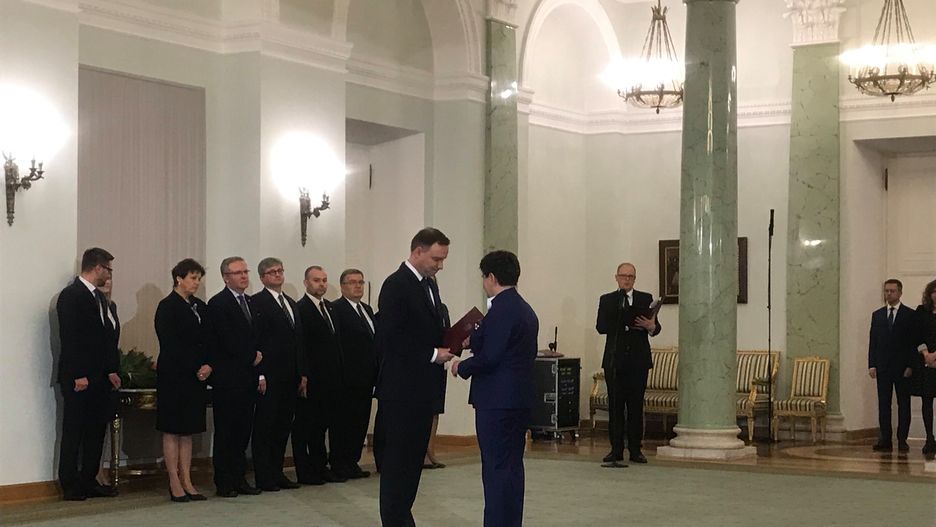 Prezydent przyjmuje dymisję rządu Beaty Szydło.