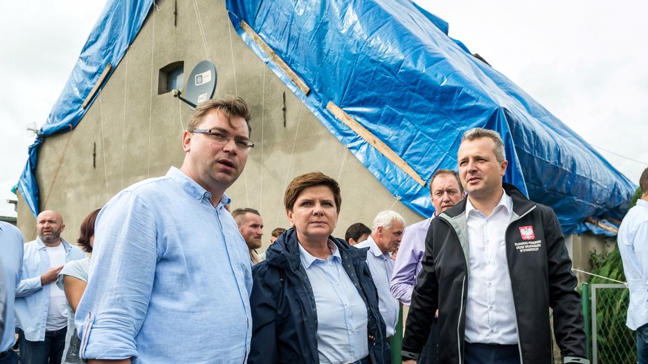 Beata Szydło na zniszczonych terenach