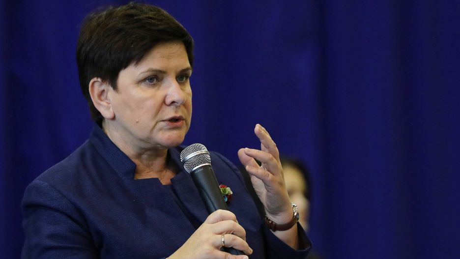 Beata Szydło z uwielbianej matki-Polki staje się politycznym problemem PiS.