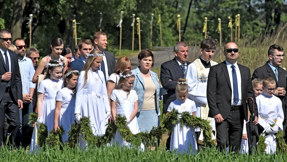 Droga na mszę prymicyjną syna premier Beaty Szydło - Tymoteusza.
