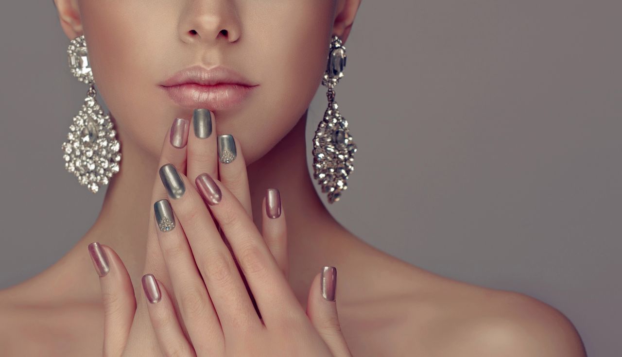 Ten manicure pokochasz od razu – magnetyczne lakiery hybrydowe z efektem kociego oka 