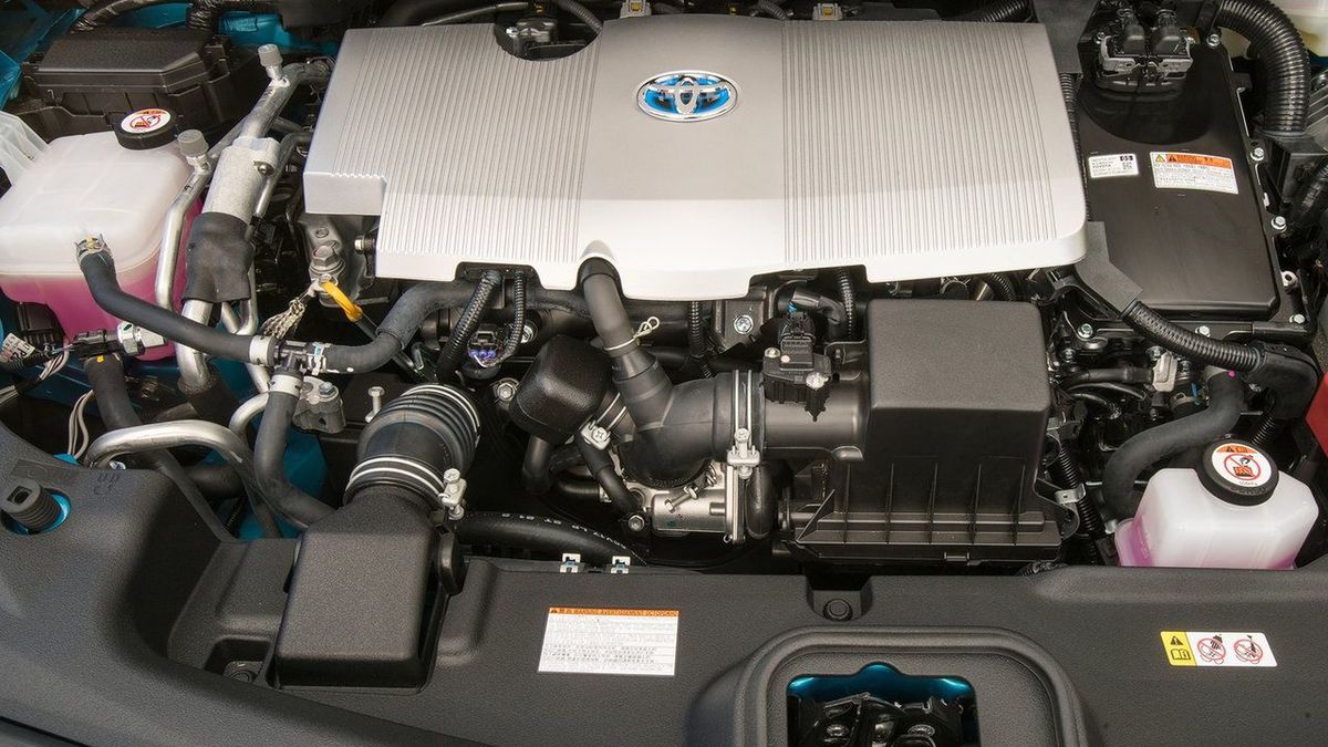 Rynek aut z napędem hybrydowym cały czas rośnie, przy czym jako firma nie chcemy rozwijać tylko tej technologii, sposobów na redukcję emisji CO2 jest więcej. - mówi dr. Johan van Zyl, prezes Toyota Motor Europe