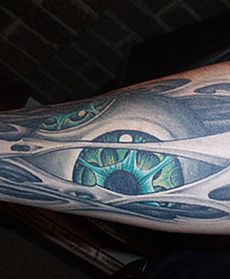 Biomechaniczne cyborgi czyli tatuaże Internautów