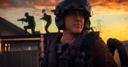 Bruce Campbell, niewidzialny lotniskowiec i pojazd do mielenia exo zombie