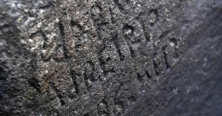 Zagadka rozwiązana. Rozszyfrowali 230-letni napis na skale