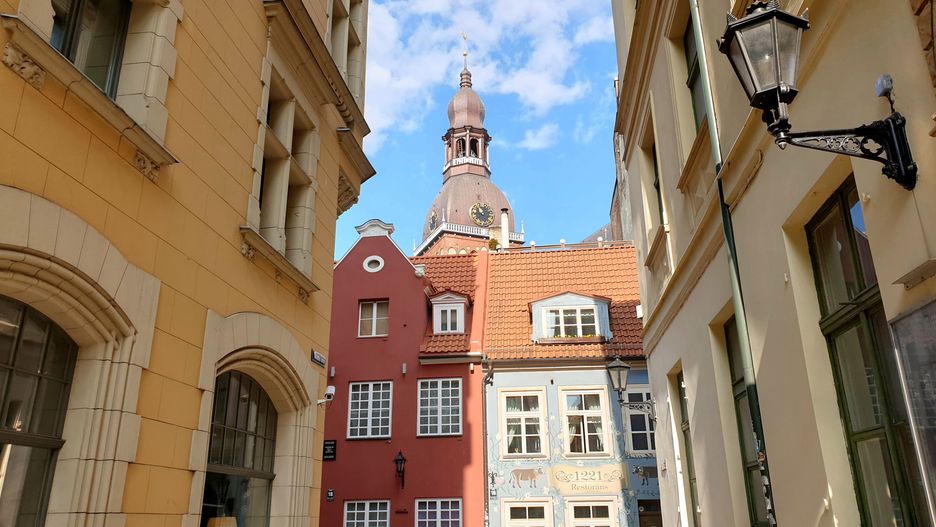 Miasto budzi podziw turystów secesyjnymi i średniowiecznymi budowlami. Tutejsze Stare Miasto zostało wpisane na listę UNESCO