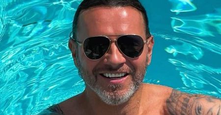 Takim Radziem na co dzień może się cieszyć Małgosia Rozenek. Jest czego zazdrościć. Jego zdjęcia topią lód w drinkach, a fanki mdleją z gorąca