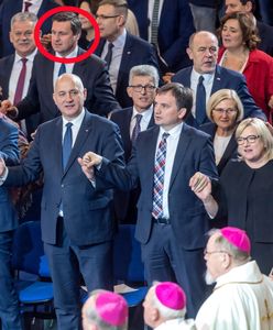 Tak PiS wybacza kontrowersyjnym politykom. U Rydzyka byli już w trzecim rzędzie