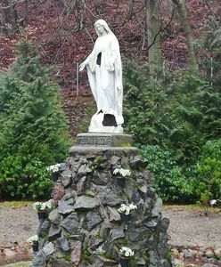 Wandale zdewastowali figurę Maryi. "Absolutnie bulwersująca sprawa"