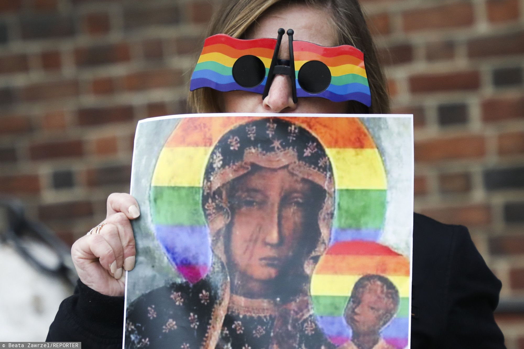 Wizerunek "tęczowej Maryi" powstał na bazie obrazu Matki Boskiej Częstochowskiej