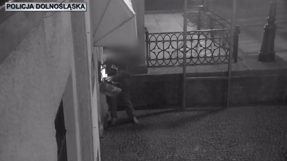 Złotoryja. 32-latek zdewastował publiczny defibrylator
