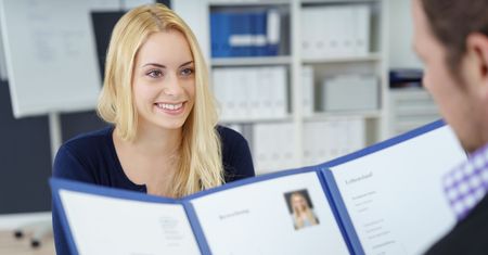 On pomoże ci znaleźć pracę. Czym zajmuje się headhunter?