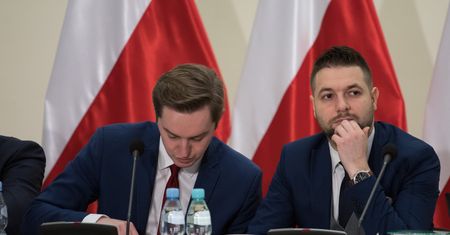 Świadek komisji weryfikacyjnej z "amnezją". Stał się internetową gwiazdą
