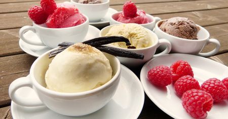 Lody z malinami. Owocowy deser na lato