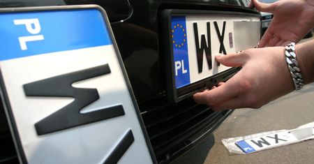 Piotr Liory-Marzec chce nowego rodzaju tablic rejestracyjnych. Mają pomóc w imporcie aut