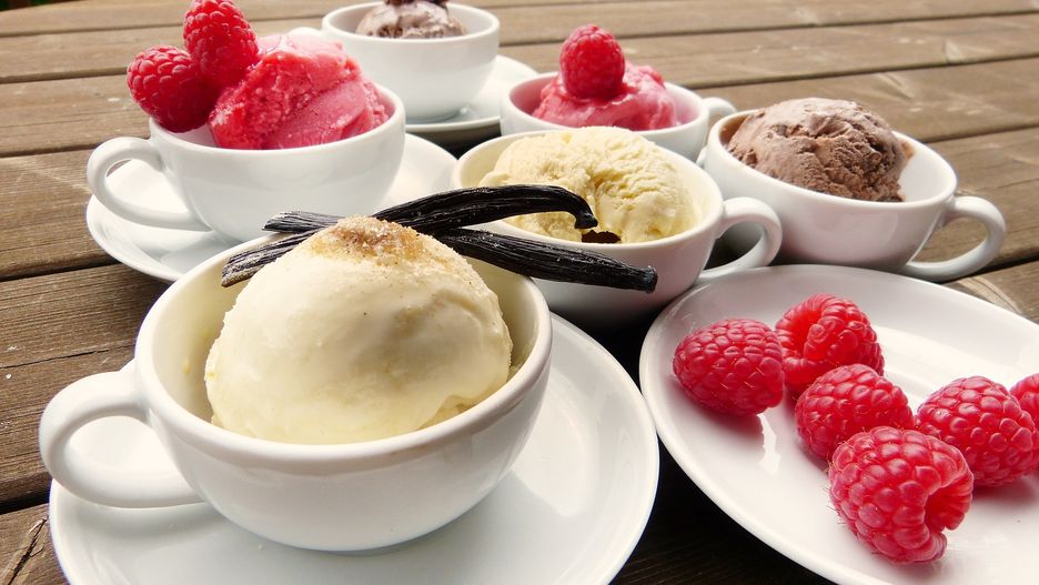 Lody z malinami. Owocowy deser na lato