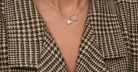 Srebrna biżuteria do 100 złotych. Okazy, które warto mieć w szkatułce