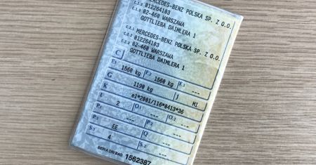Dwie literki w dowodzie, a możesz więcej. Przywileje samochodów elektrycznych