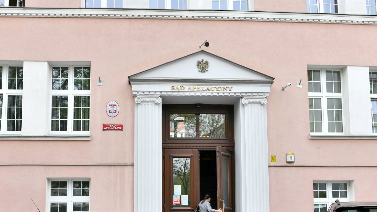 Były dyrektor i obecny pracownik wrocławskiego Sądu Apelacyjnego w rękach funkcjonariuszy CBA