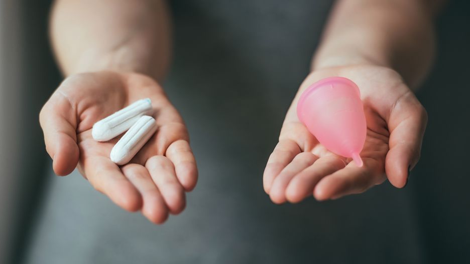 Kubeczki menstruacyjne to nowość, która budzi kontrowersje