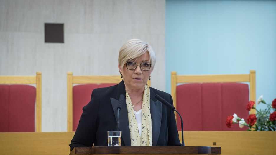 Prezes Trybunału Konstytucyjnego dba o pracowników. Co miesiąc dostają nagrody.