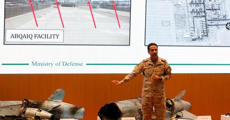 Atak na rafinerie. Arabia Saudyjska pokazuje "mocne dowody" na udział Iranu. Huti grożą kolejnymi atakami