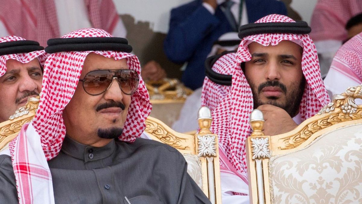 Muhammad ibn Salman (z prawej) i jego ojciec, król Salman.