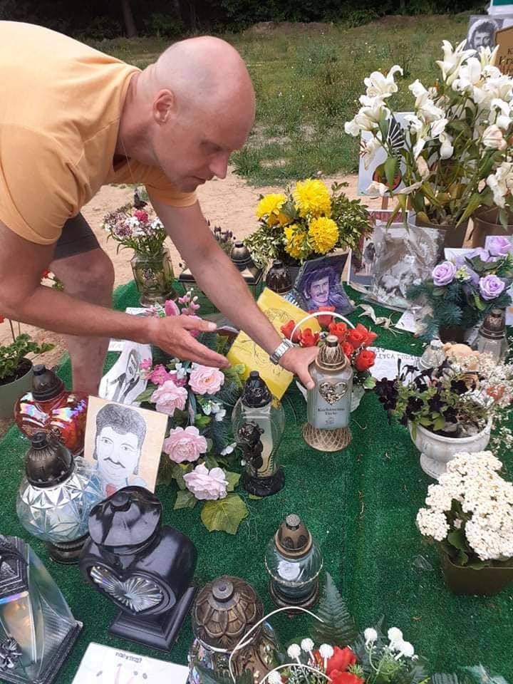 Krzysztof Krawczyk odwiedził grób ojca