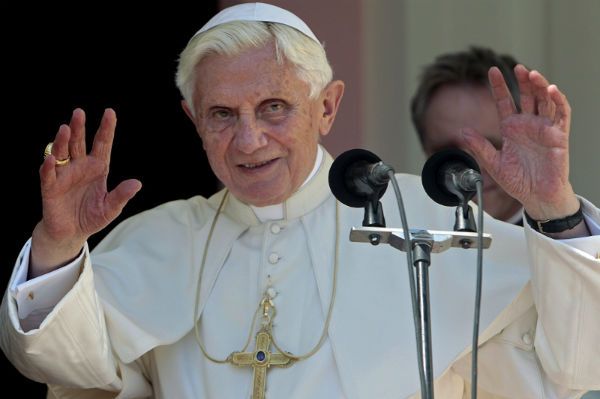 W poniedziałek dokument Benedykta XVI o przyśpieszeniu konklawe?