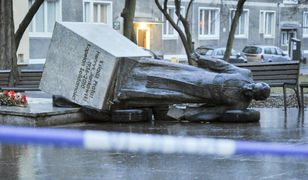 Pomnik. ks. Henryka Jankowskiego. Jego obrońcy się poddają