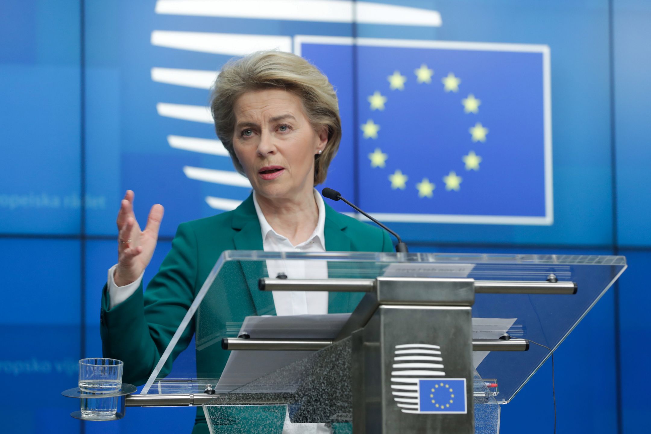 W związku z koronawirusem Ursula von der Leyen zaproponowała czasowe zamknięcie granic Unii Europejskiej 