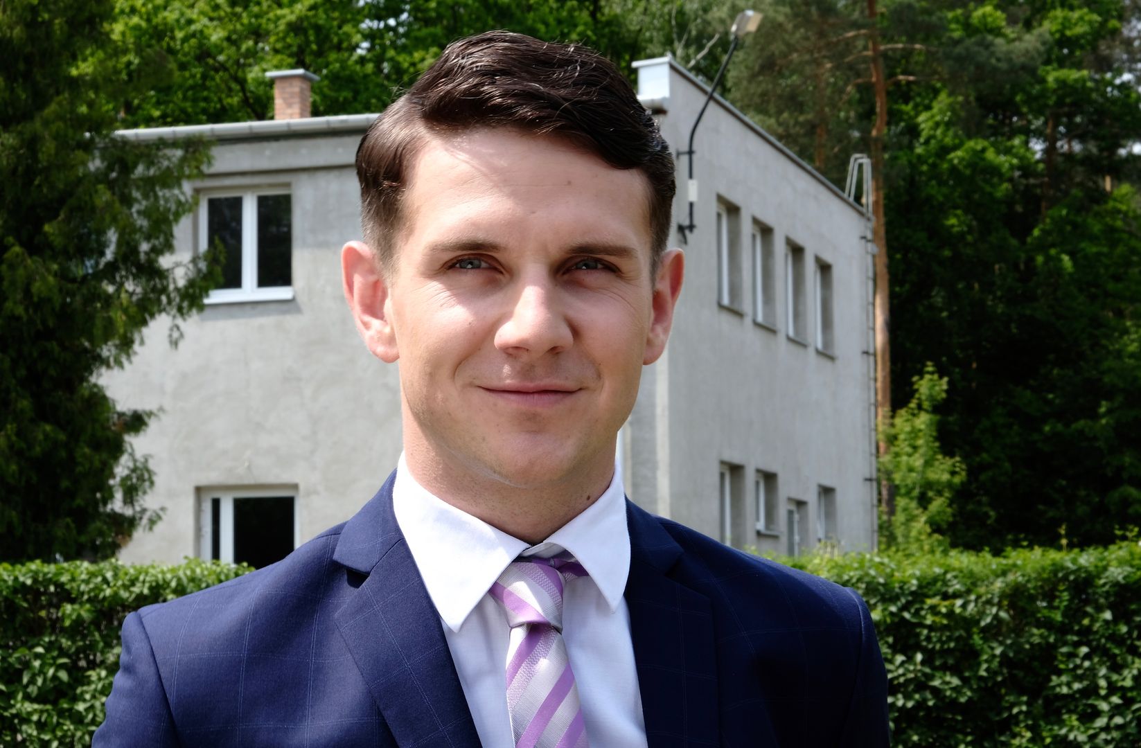 Antek Królikowski w filmie "Polityka" Patryka Vegi gra postać inspirowaną m.in. Bartłomiejem Misiewiczem