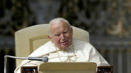 Jan Paweł II podczas audiencji generalnej w Watykanie