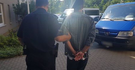 Zatrzymali go, bo dziwnie jechał. W bagażniku natrafili na niespodziankę