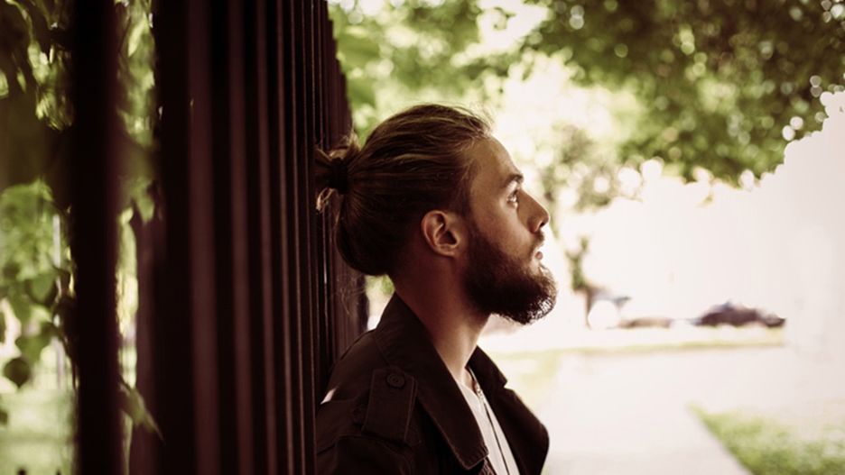 Man bun to pomysł na stworzenie ciekawej stylizacji