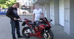 Sprzedawał kradziony motocykl. Nie wiedział, że kupcami są dziennikarze