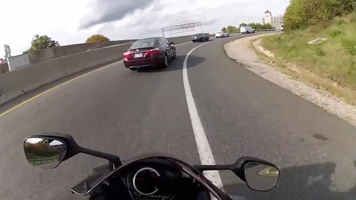Motocyklista nie ma lekko. Bywa naprawdę gorąco