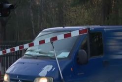 Kolejny kierowca wjechał pod zamykające się rogatki w Puszczykowie