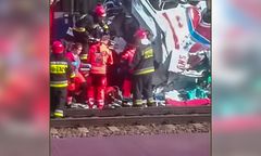 Puszczykowo. Tragiczny wypadek karetki na torach. Prokuratura zmienia zarzuty