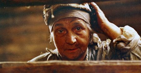 Helena Kowalczykowa zapadała w pamięć. Choć na ekranie pojawiła się późno, zdobyła uznanie widzów i kolegów z branży