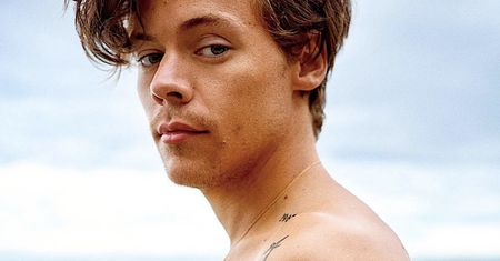 Harry Styles pierwszym mężczyzną w sukience na okładce "Vogue'a". Odważnie!